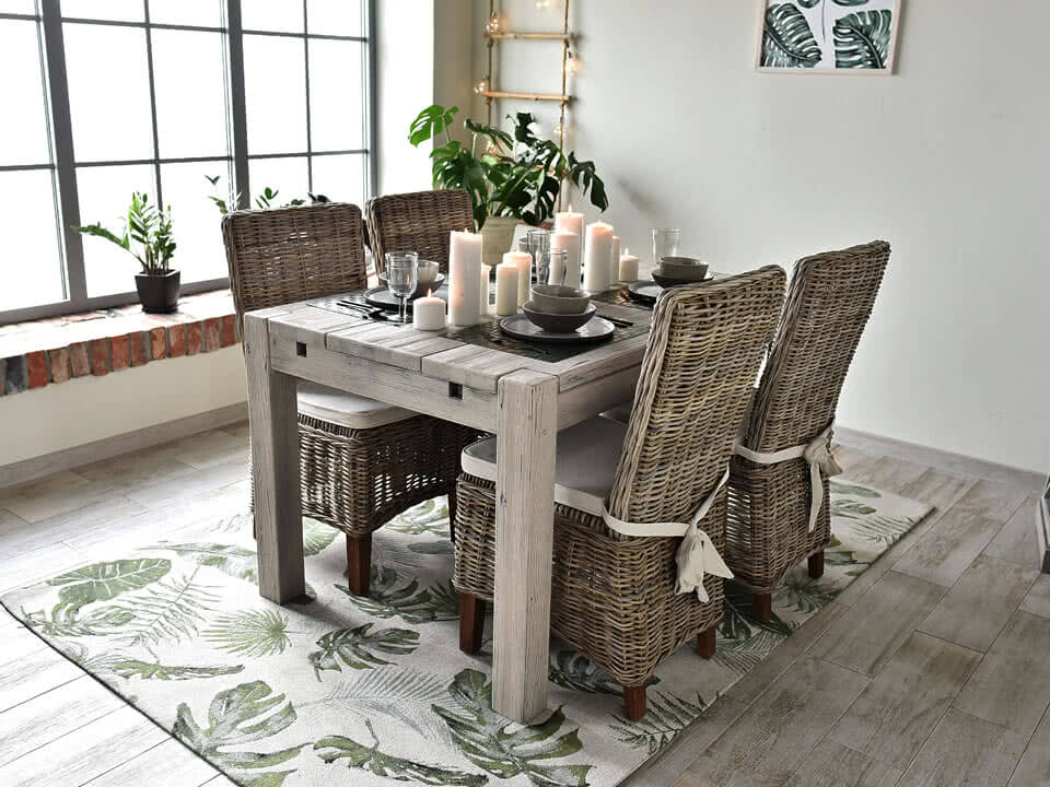 Rustykalny stół drewniany