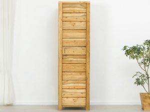 szafa drewniana jednodrzwiowa świerkowa w stylu skandynawskim