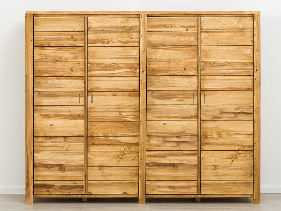 szafa drewniana świerkowa czterodrzwiowa w stylu skandynawskim