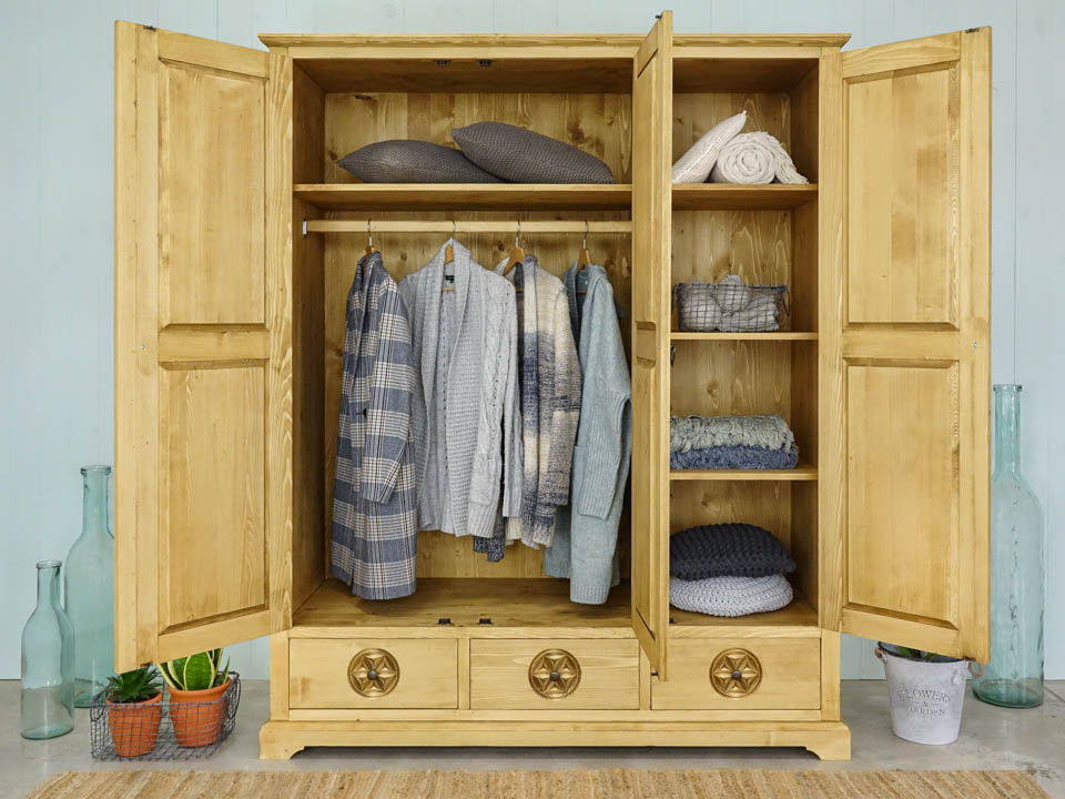 szafa drewniana świerkowa do salonu