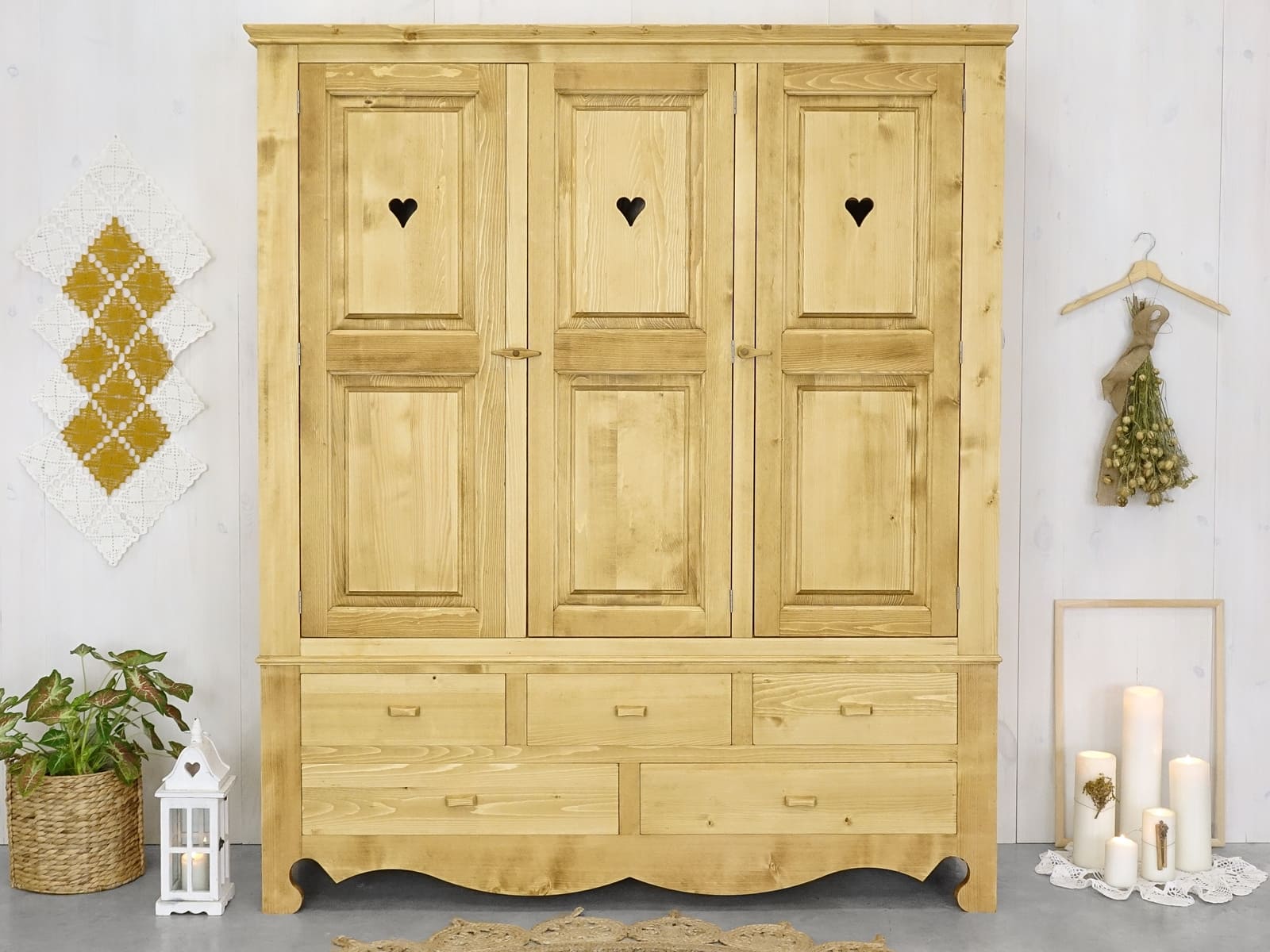 szafa drewniana świerkowa trzydrzwiowa góralska do sypialni