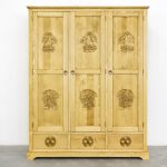 szafa drewniana trzydrzwiowa góralska zdobiona