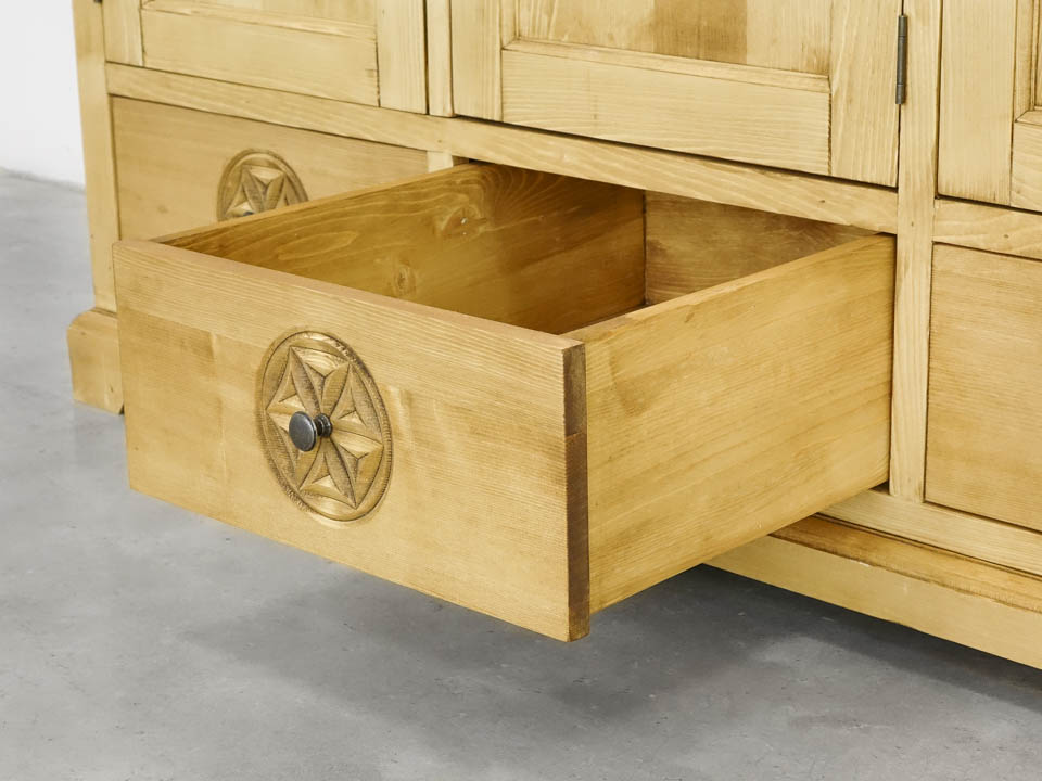 szafa drewniana z szufladami