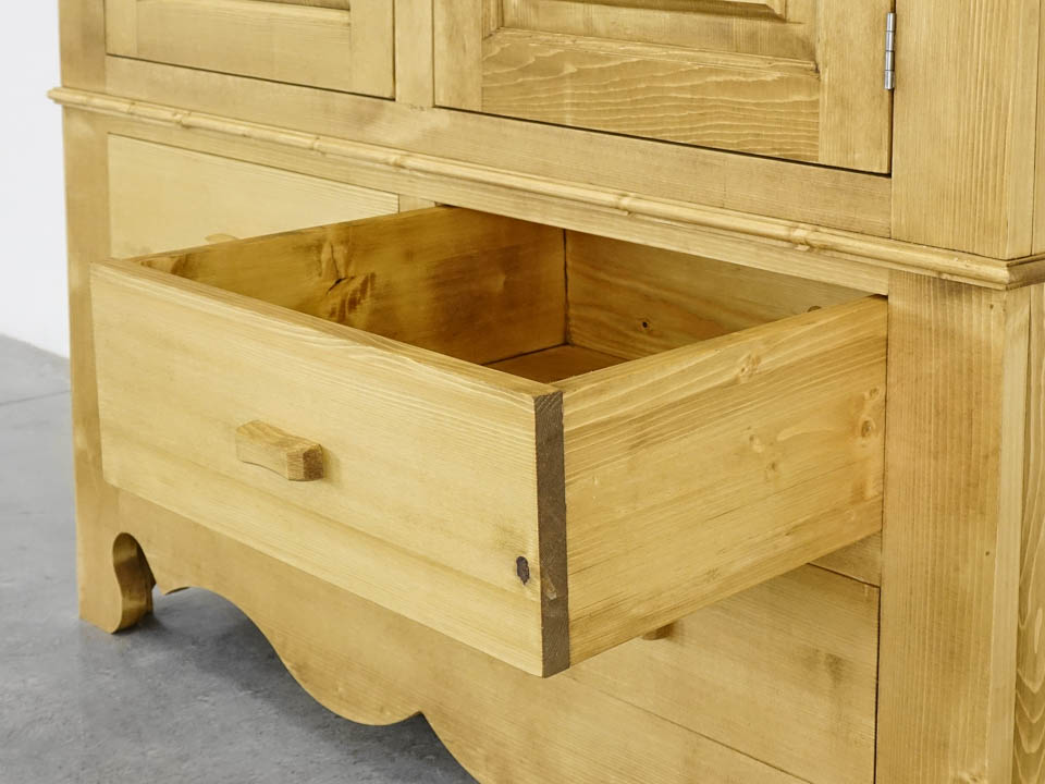 szafa drewniana z szufladami