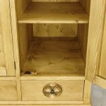 szafa drewniana zdobiona