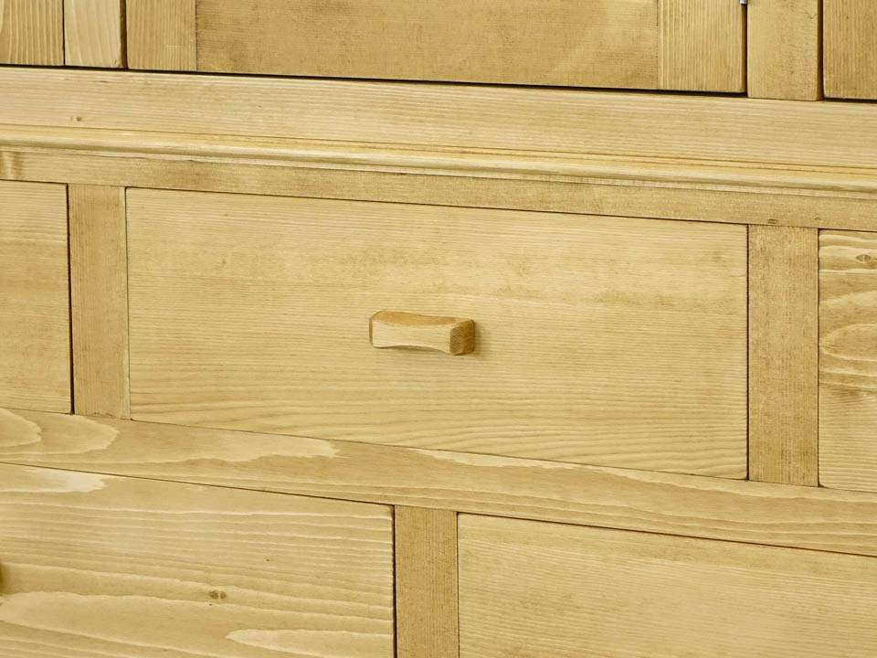 szafa z drewna