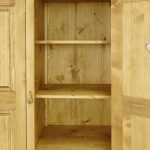 szafa z drewna do sypialni