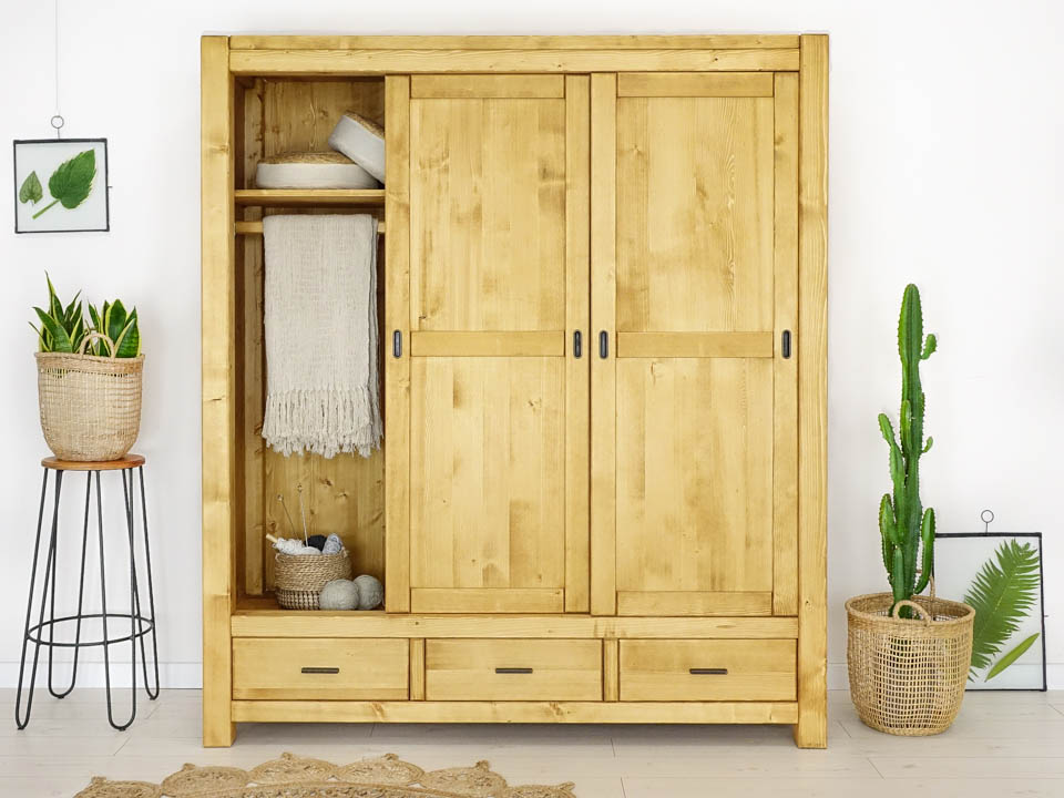 szafa z drewna do sypialni