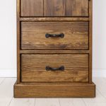 szafa z drewna do sypialni