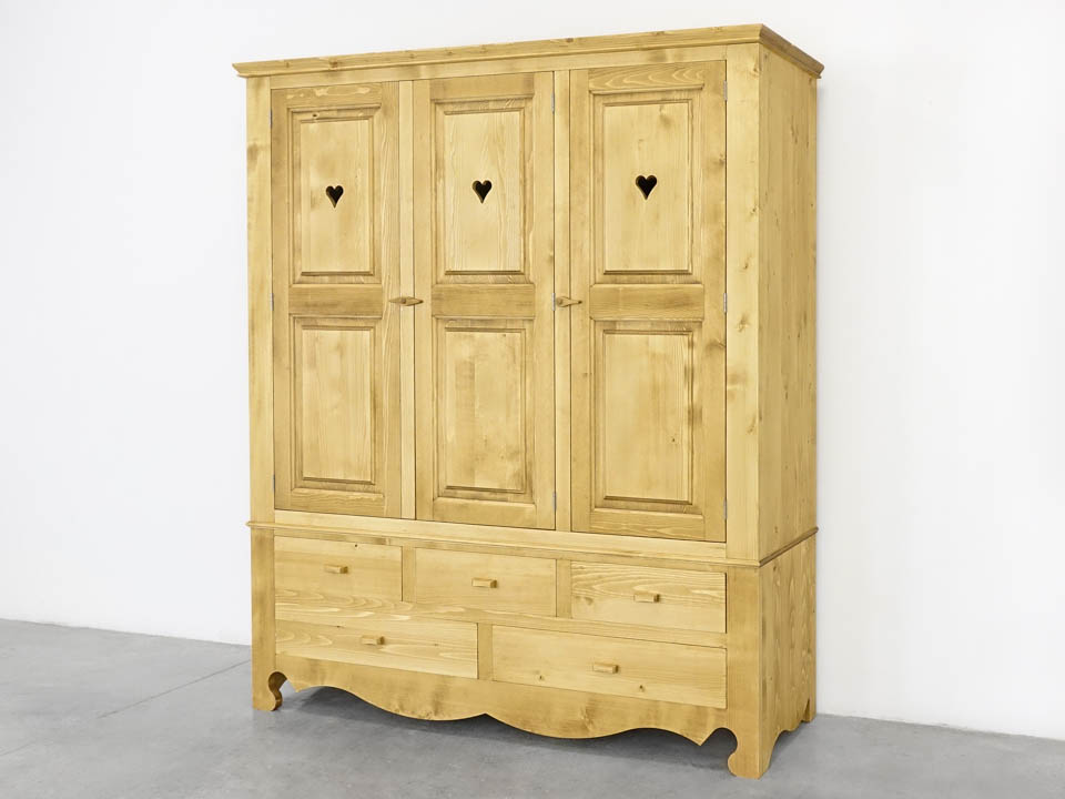 szafa z drewna góralska do sypialni