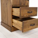 szafa z drewna jednodrzwiowa