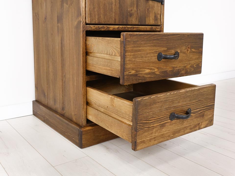 szafa z drewna jednodrzwiowa