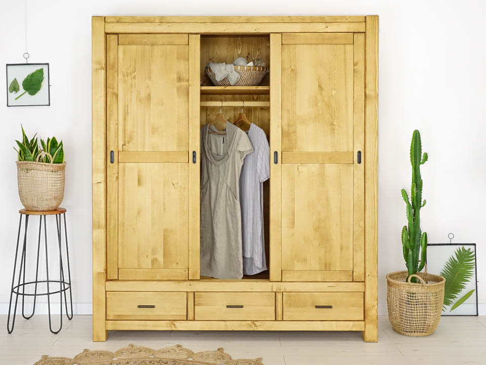 szafa z drewna klasyczna