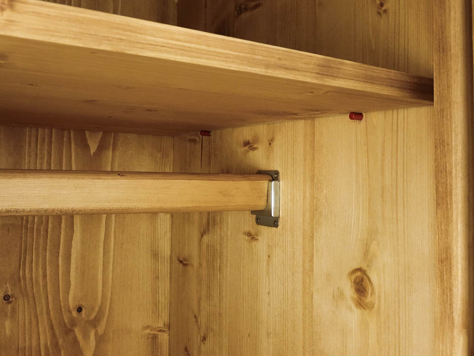 szafa z drewna świerkowego trzydrzwiowa