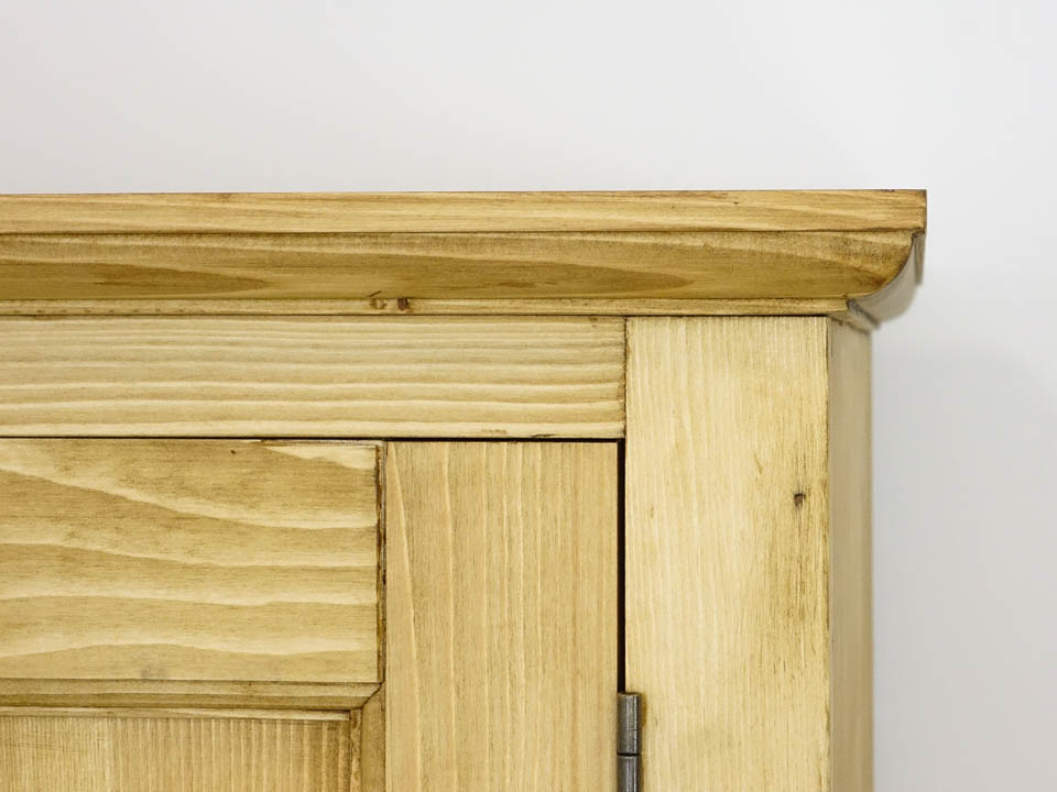 szafa z litego drewna świerkowego