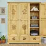 szafa z litego drewna świerkowego