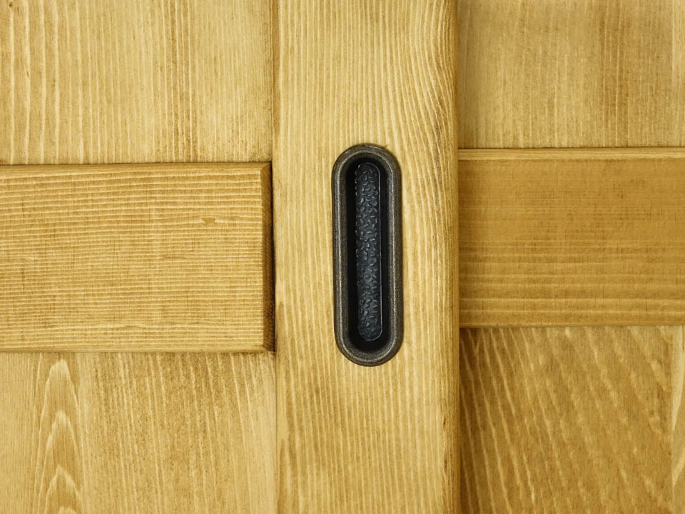 szafa z litego drewna świerkowego