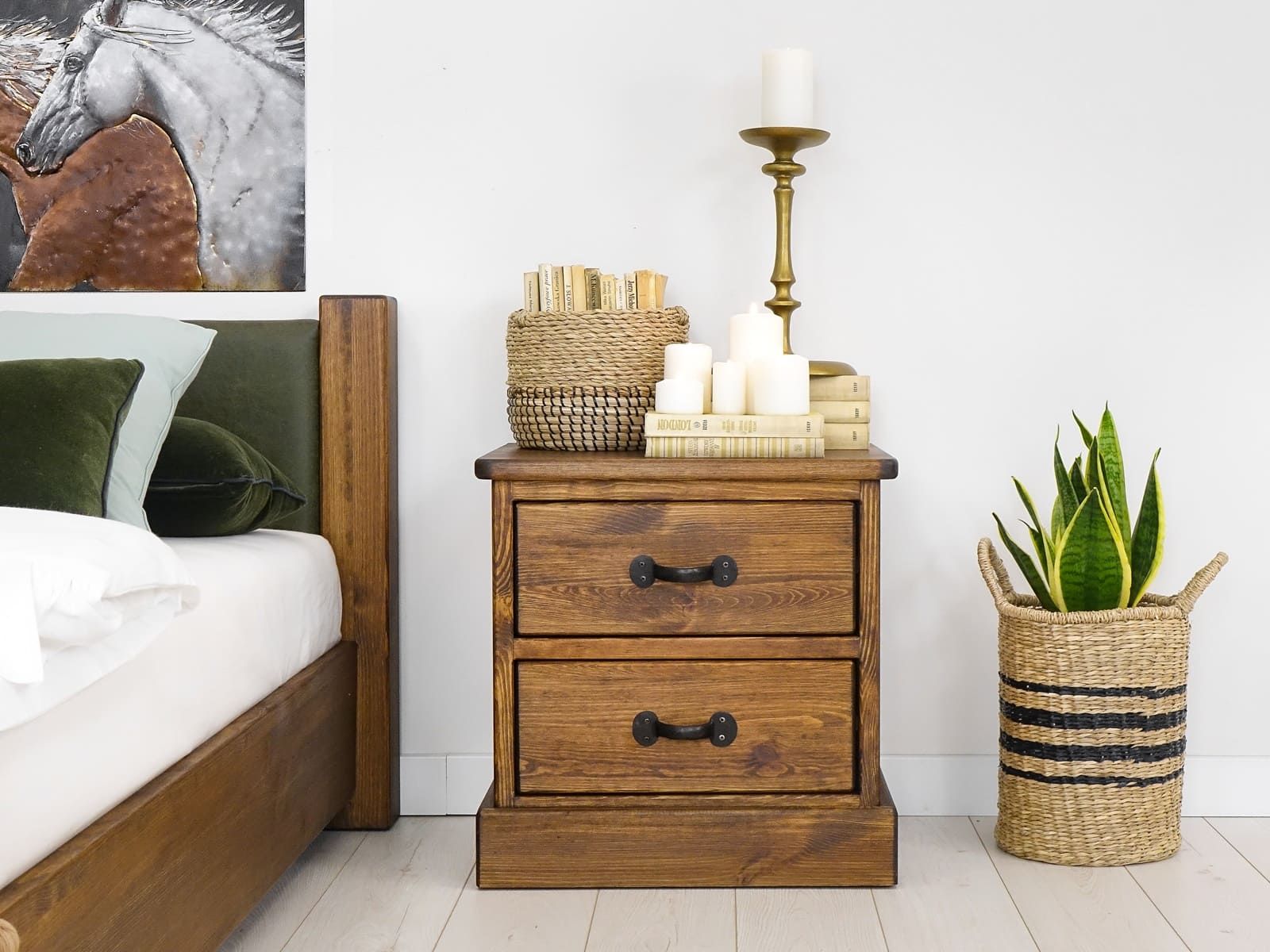 szafka nocna drewniana rustykalna do sypialni sosnowa niska