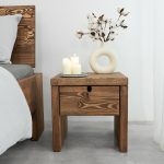 szafka nocna drewniana sosnowa z szufladami klasyczna