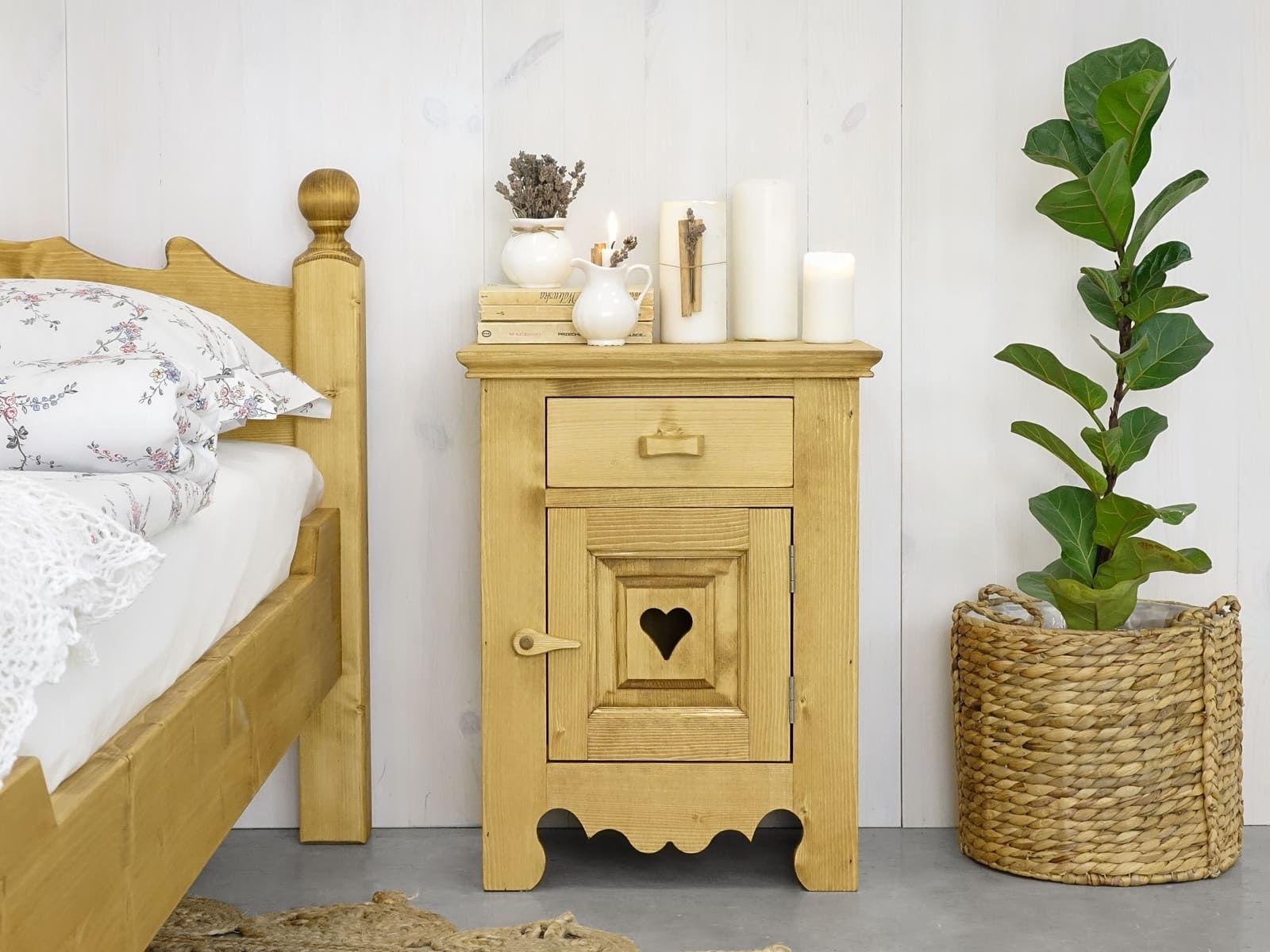 szafka nocna drewniana góralska do sypialni