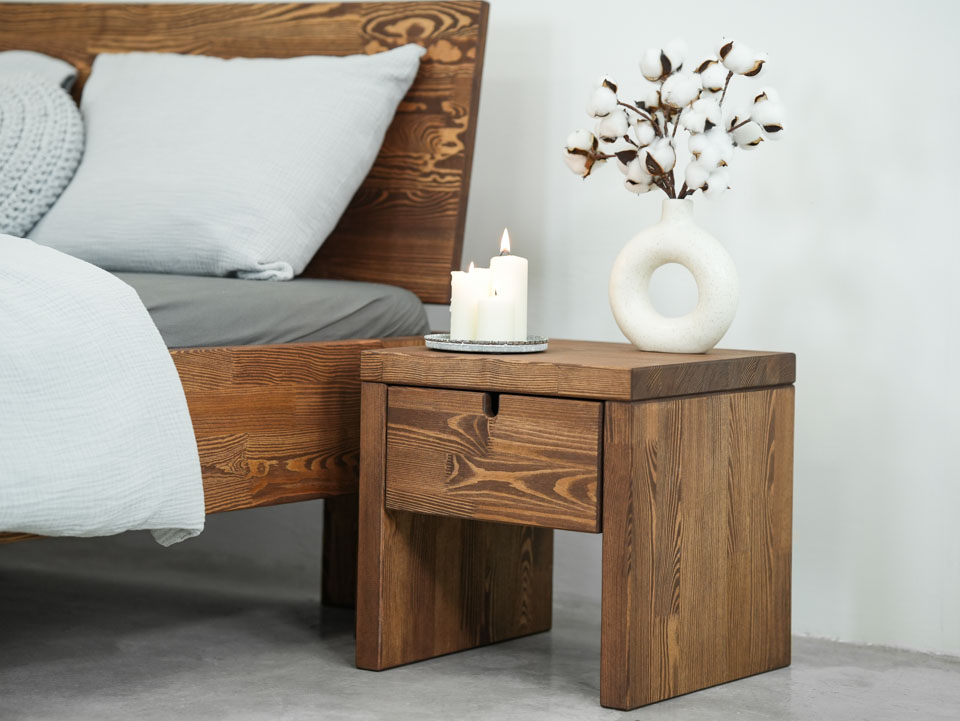 szafka nocna z drewna sosnowego