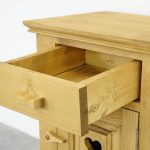 szafka nocna z drewna świerkowego do sypialni