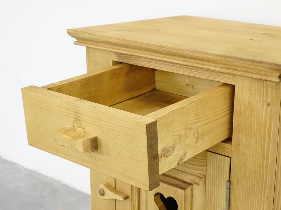 szafka nocna z drewna świerkowego do sypialni