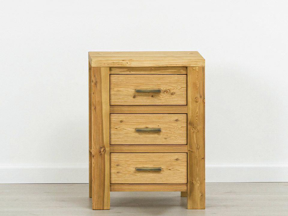 szafka nocna z litego drewna świerkowego rustykalna z szufladami