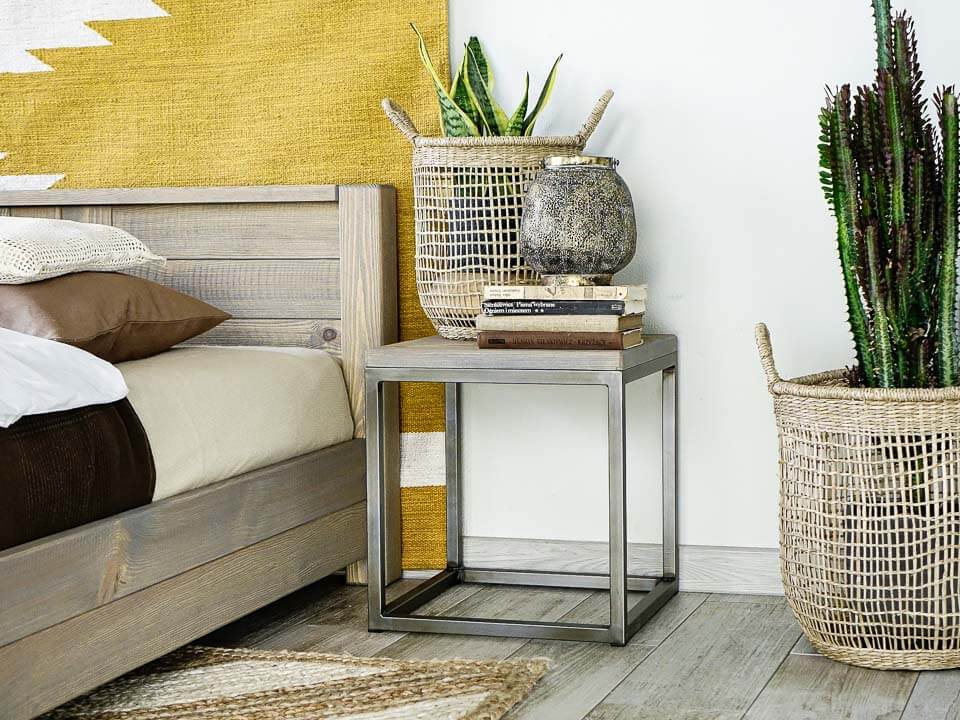 szafka nocna z sosnowym blatem