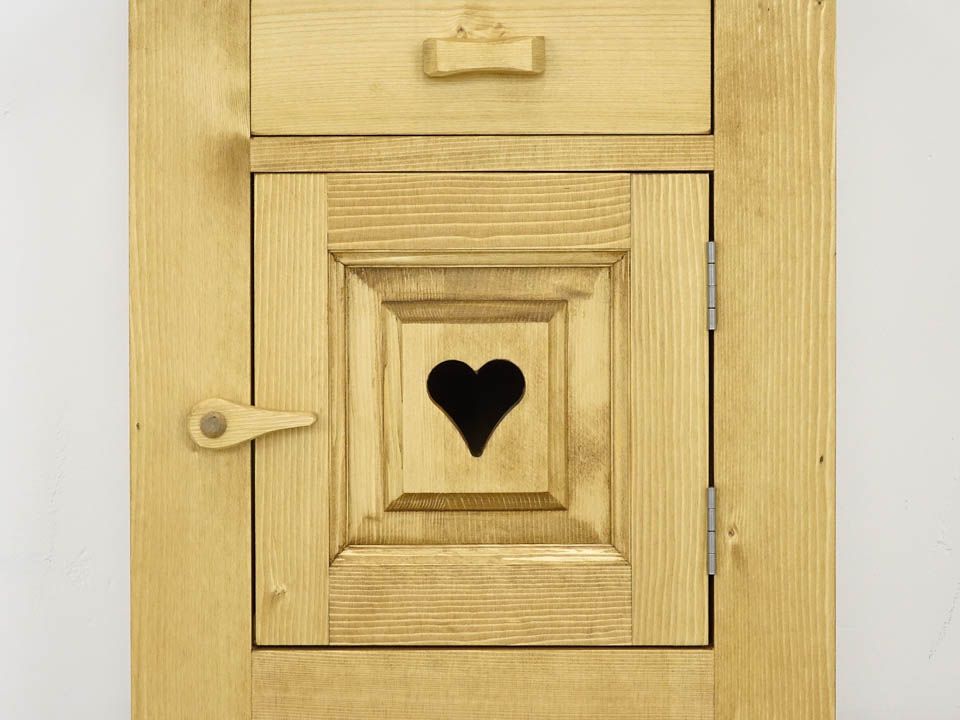 szafka z drewna świerkowego