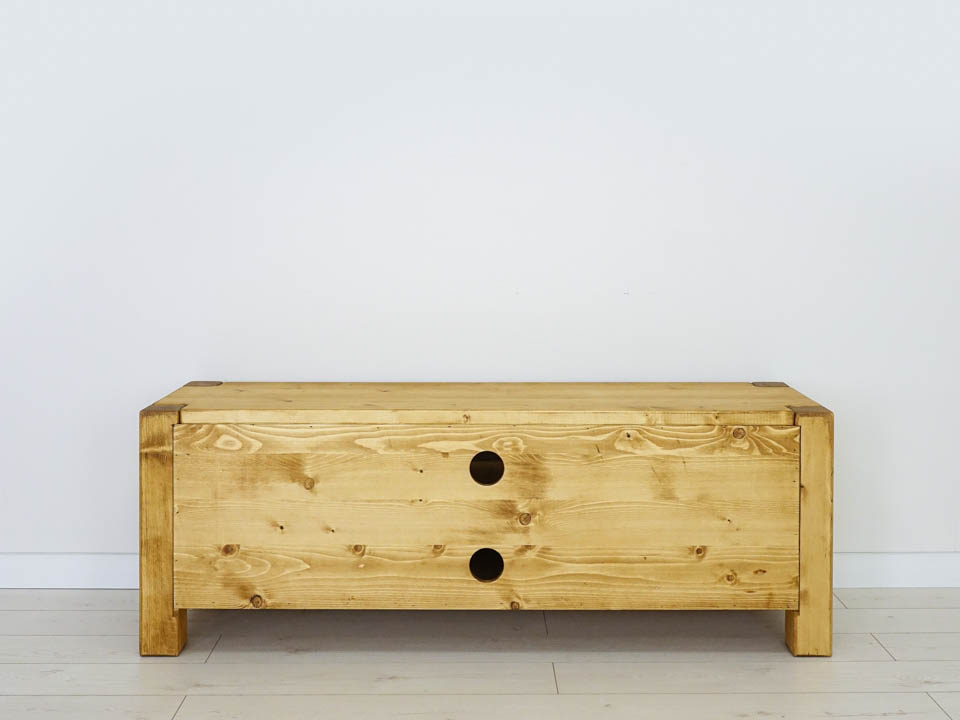 szafka z drewna świerkowego