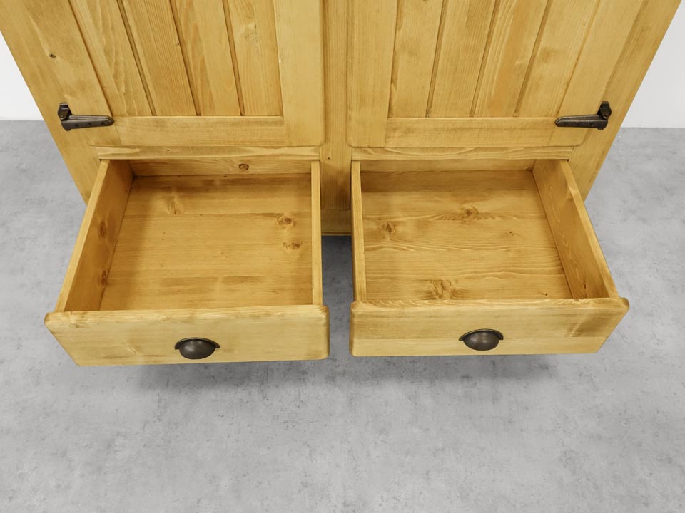 szafy drewniane dwudrzwiowe