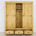 szafy z litego drewna do sypialni