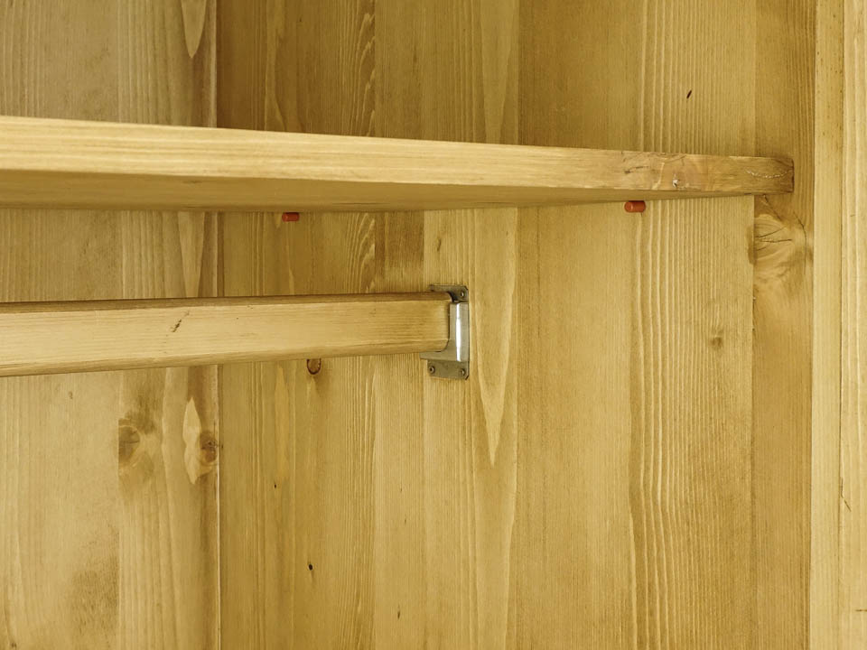 szafy z litego drewna świerkowego