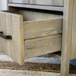 szarość i naturalna barwa drewna