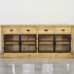 szeroka komoda drewniana industrialna