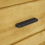 tradycyjny drewniany kredens