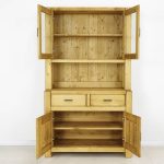 tradycyjny kredens do jadalni