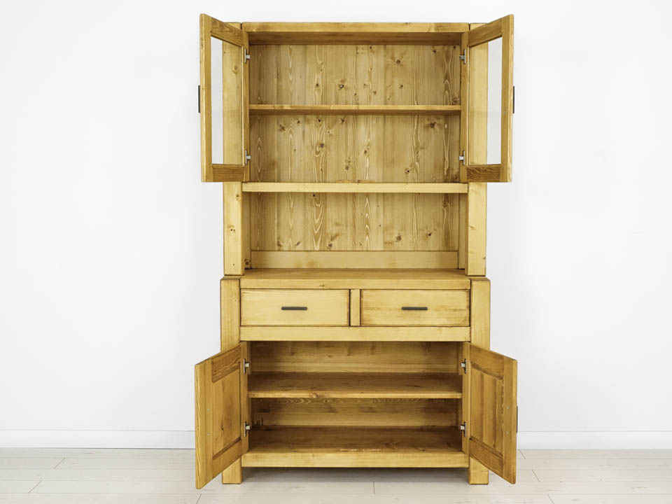 tradycyjny kredens do jadalni