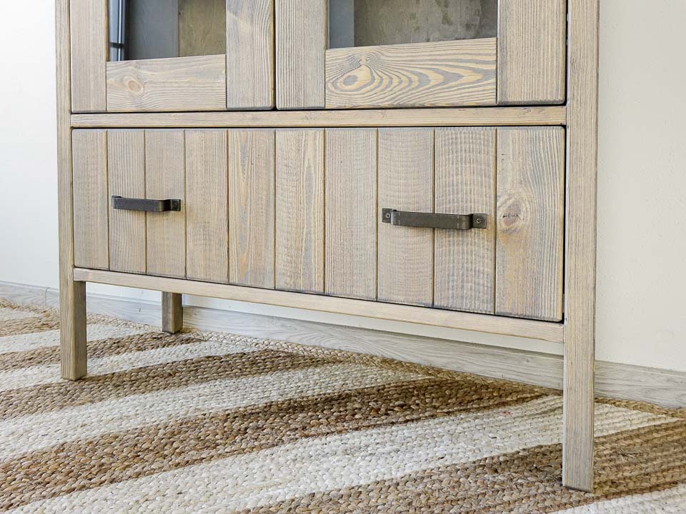 widoczne ślady po pile