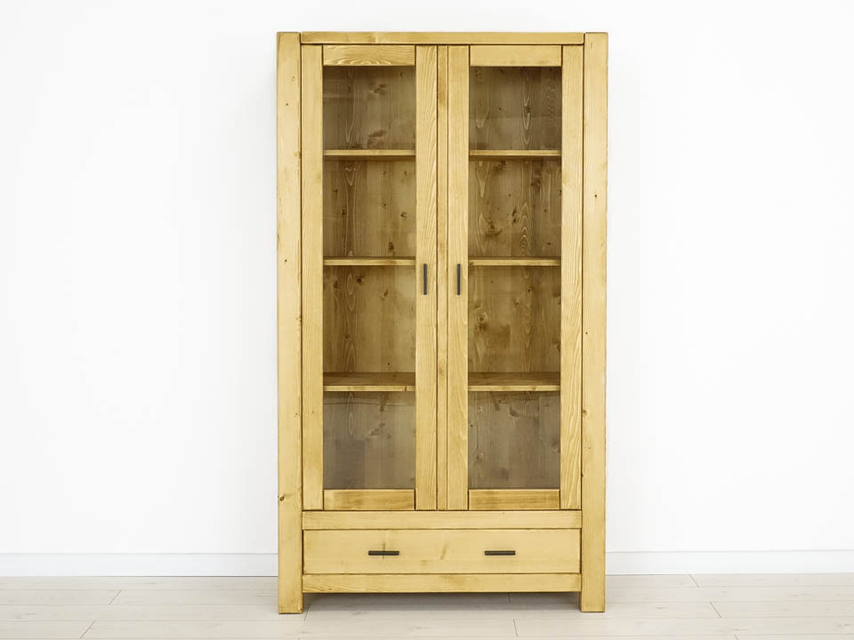 witryna drewniana do salonu