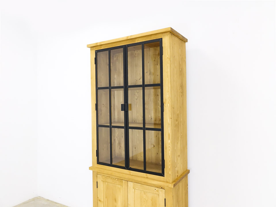 witryna drewniana do salonu