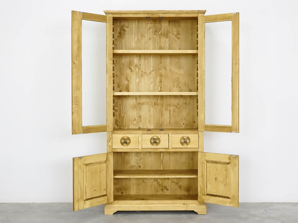 witryna drewniana do salonu