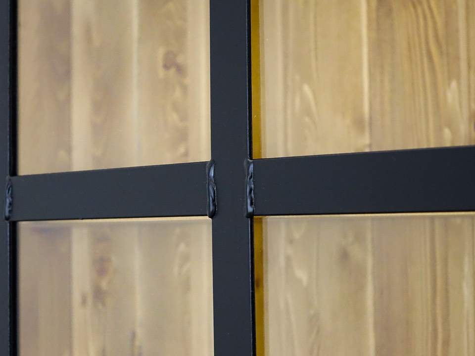 witryna drewniana loftowa do salonu