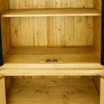 witryna drewniana sosnowa do salonu