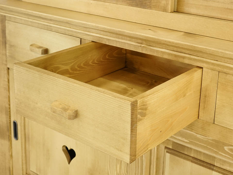 witryna drewniana z szufladami góralska