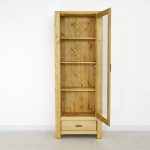 witryna z drewna świerkowego