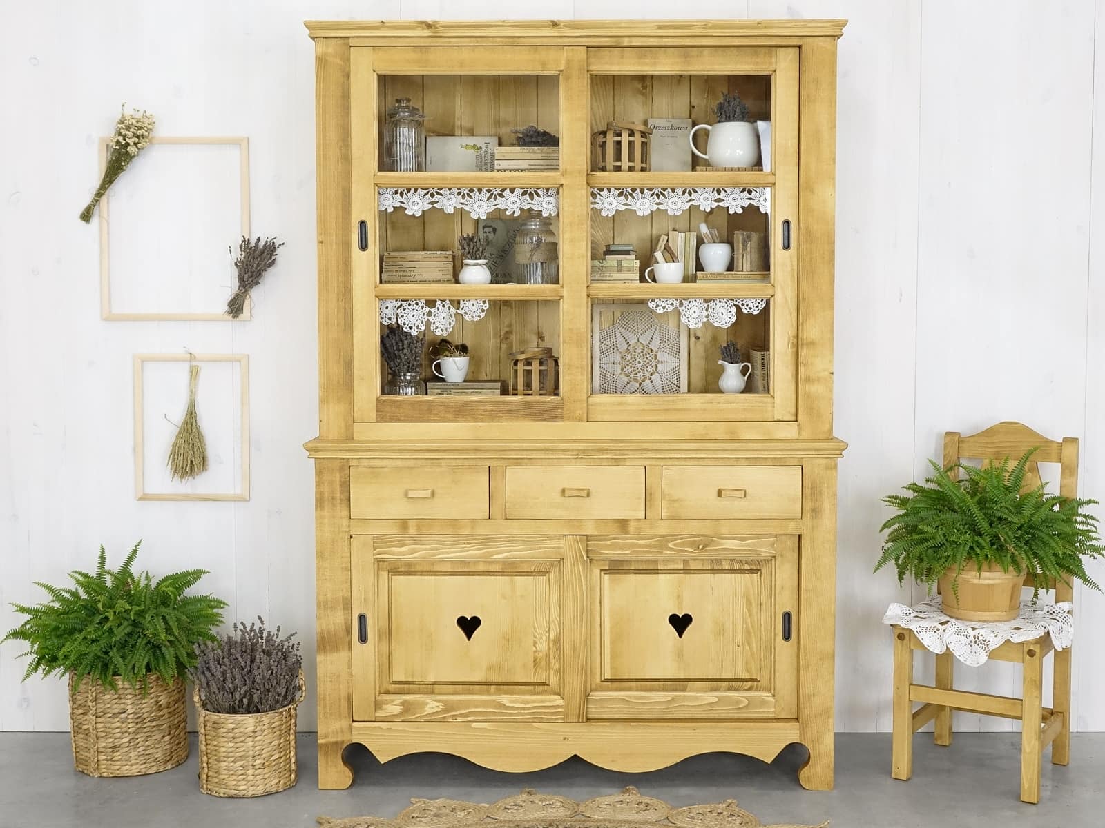 witryna z drewna świerkowego góralska do salonu
