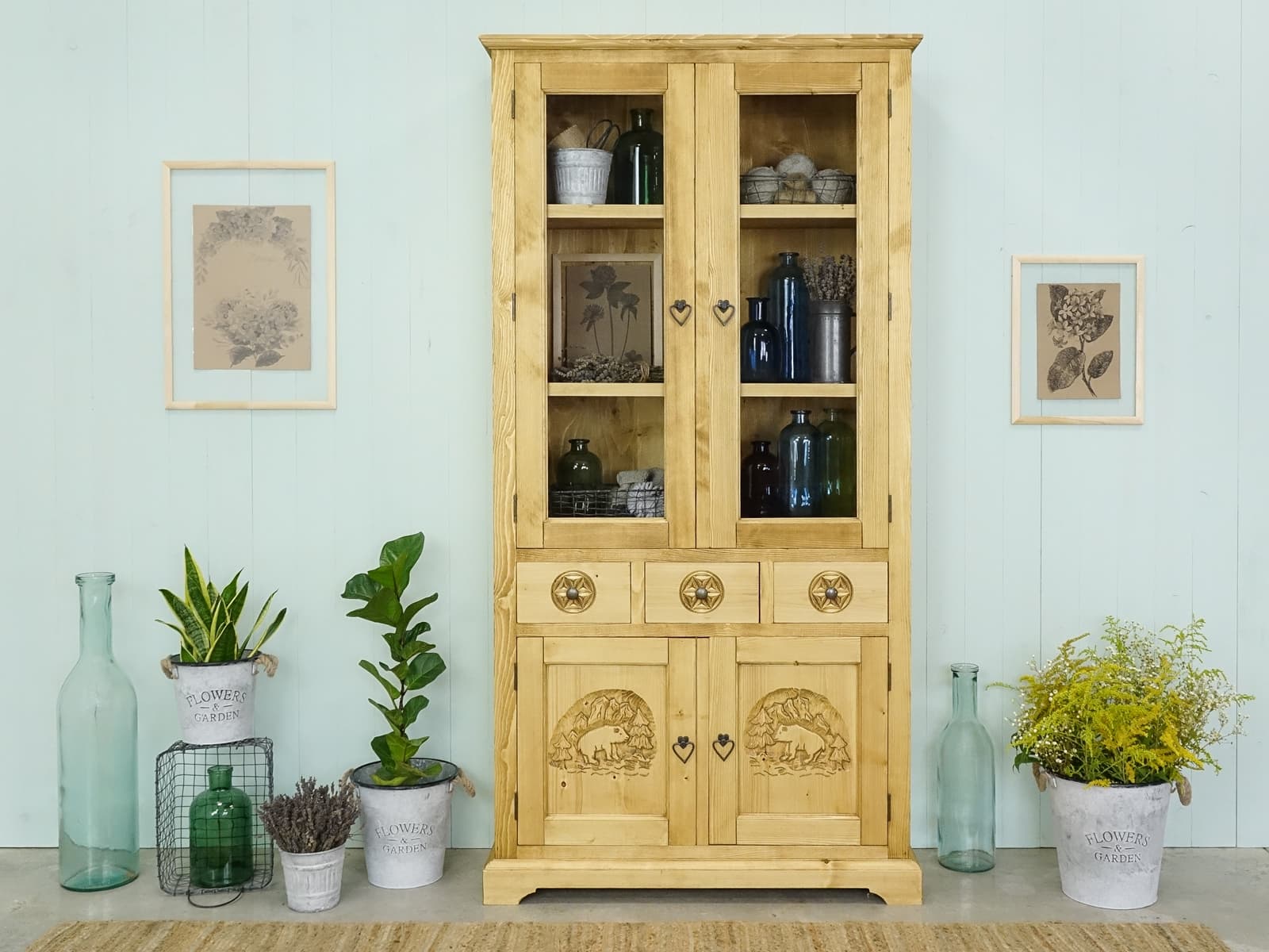 witryna z drewna świerkowego góralska rzeźbiona