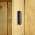 witryna z litego drewna